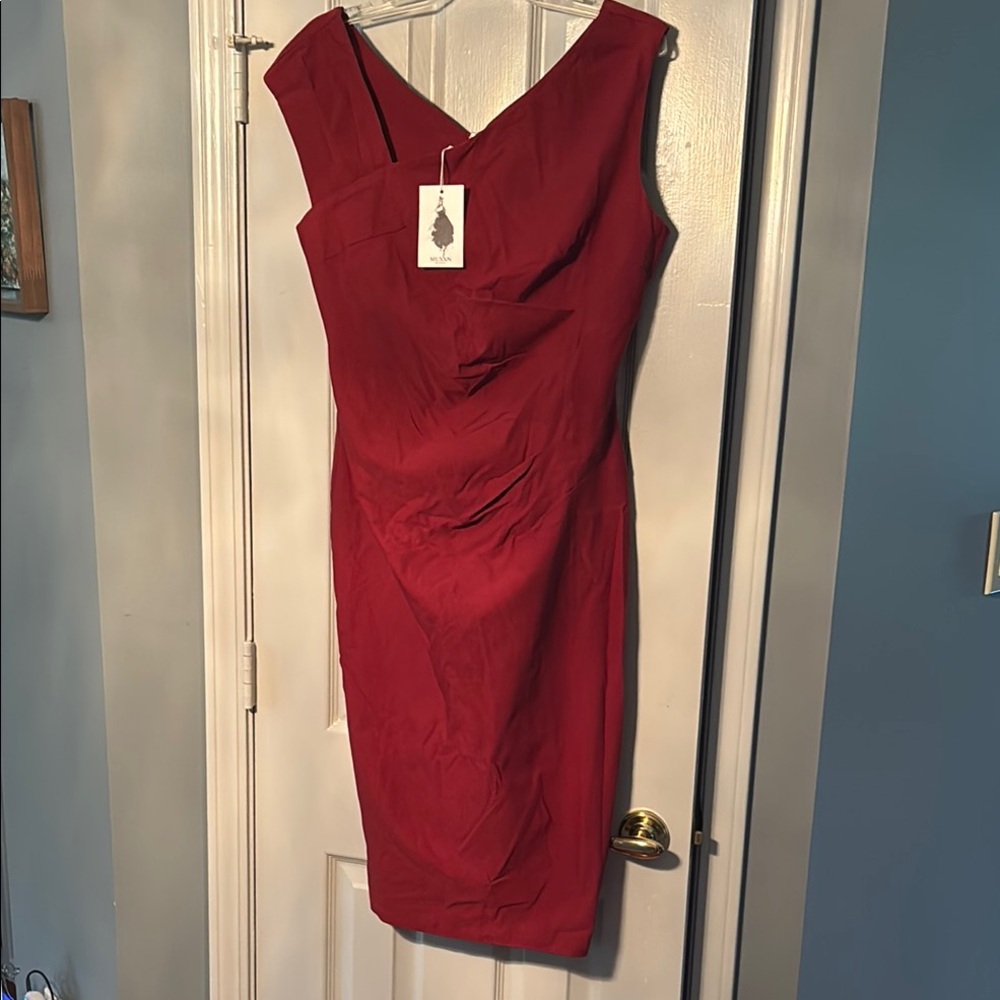 Muxxn Boutique Elegant Wine Red Sleeveless Dress with zipper & slit in back NWT